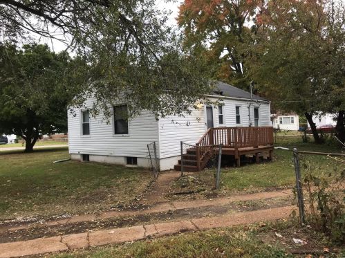 8212 Davenport Dr, Saint Louis, MO 63134-1820