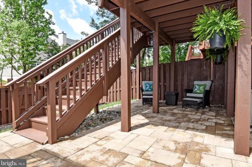 7458 Gadsby Sq, Alexandria VA 22315-5288 exterior