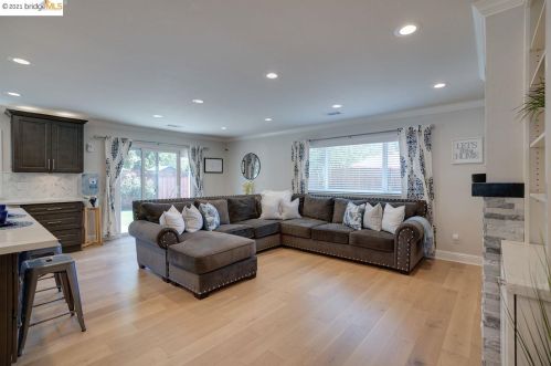 3978 Mulberry Dr, Concord CA 94519-1216 exterior