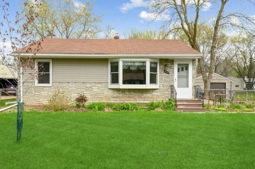 549 Doris Ave, Saint Paul, MN 55126-4637