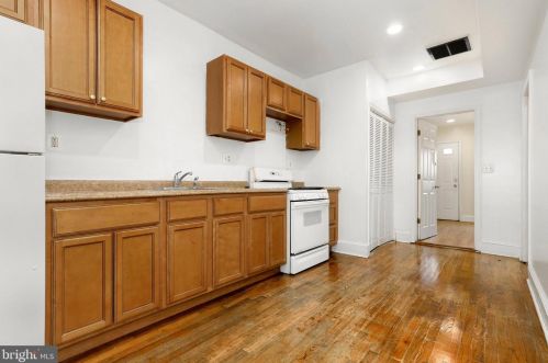 1320 T St, Washington DC 20009-4438 exterior