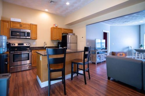 1883 Smith St, Providence RI 02908-1822 exterior