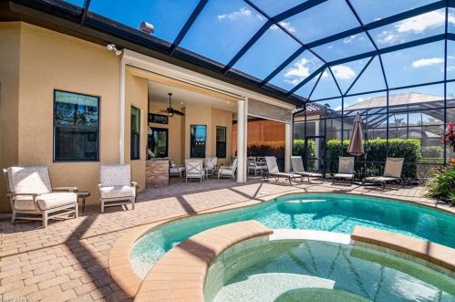 7403 Lantana Cir, Naples FL 34119-9704 exterior