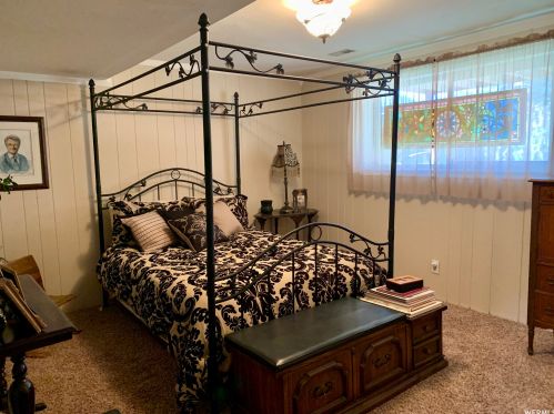 8672 Aspen Way, Sandy UT 84093-1827 exterior