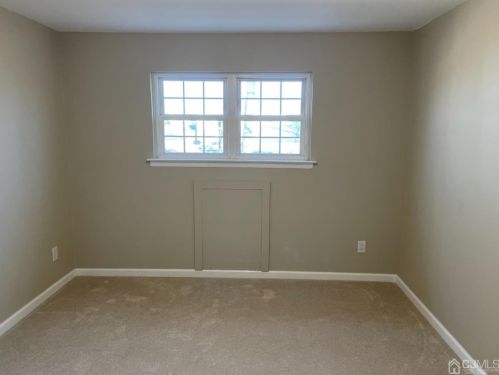 231 College Dr, Edison NJ 08817-5935 exterior