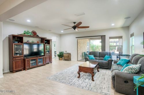 33044 26th Ln, Phoenix AZ  85085-8915 exterior