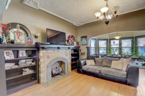 2106 34, Milwaukee WI 53215-2301 exterior