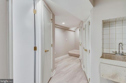 4206 Mt Vernon Memorial Hwy, Alexandria VA 22309-2809 exterior