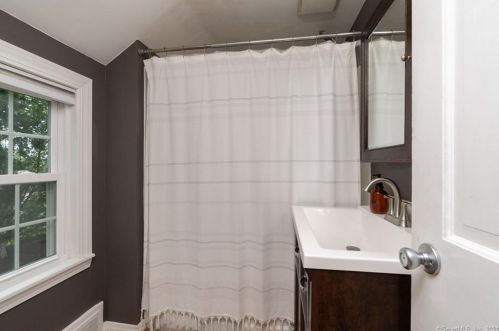 494 Main St, Hartford CT 06109-1818 exterior