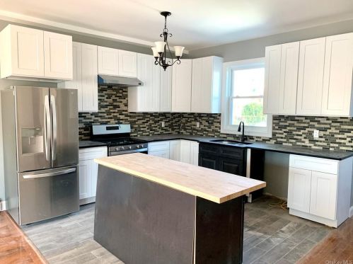 1058 White Pln Rd, Bronx NY 10462-3802 exterior