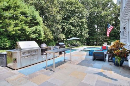 64 Bayberry Ln, Westport CT 06880-4031 exterior