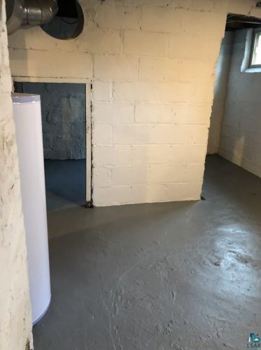 11 3 St, Duluth MN 55805-1727 exterior