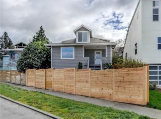 4727 Admiral Way, Seattle WA  98116-2336 exterior