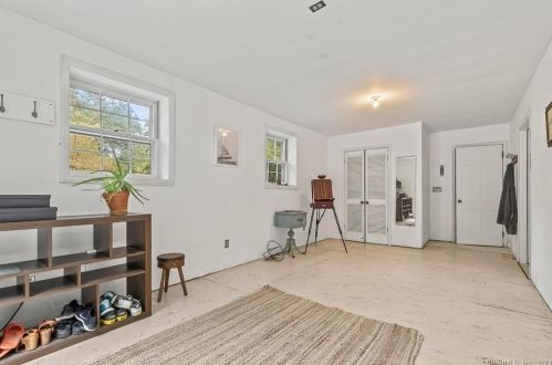 1 Hidden Lk Ct, Ridgefield CT 06877-2310 exterior