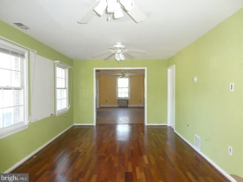 10408 New Hampshire Ave, Silver Spring MD 20905-3918 exterior