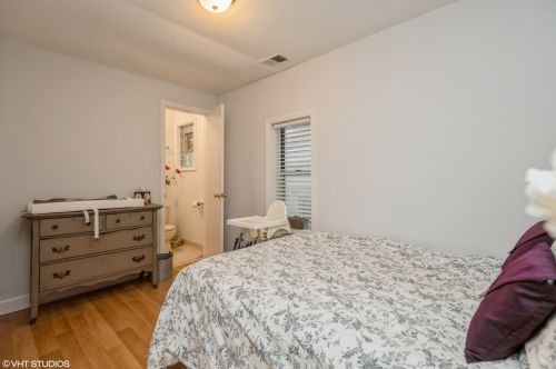 1333 Roscoe St, Chicago IL 60657-6782 exterior