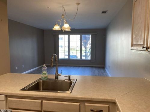 102 Cleveland Ln, Rockaway NJ  07866-5800 exterior