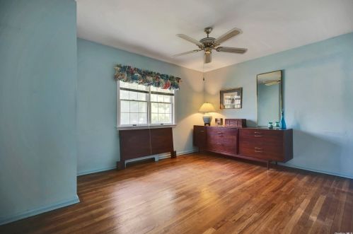 14 Henderson Ave, Valley Stream NY 11580-3025 exterior