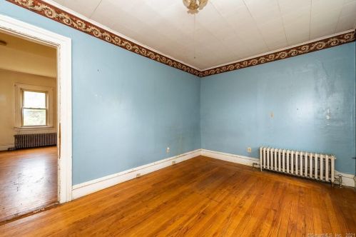 1075 Poquonock Ave, Windsor CT 06095-1234 exterior