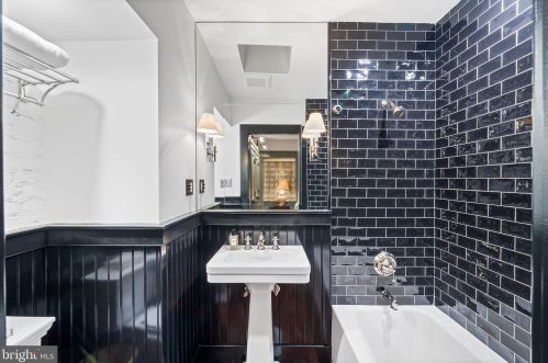 718 22nd St, Philadelphia PA 19130-0027 exterior