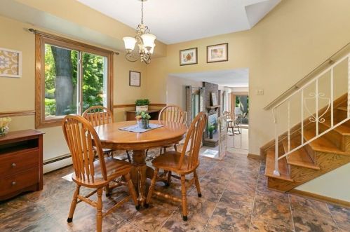 720 County Rd B, Saint Paul MN 55117-1804 exterior