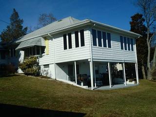 12 Everett Ave, Bristol, RI 02809-4506