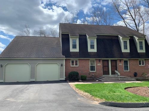 136 Colonial Hill Dr, Wallingford, CT 06492-3474