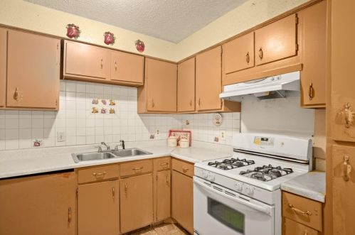 5809 Encinal Cv, Austin TX 78744-4442 exterior