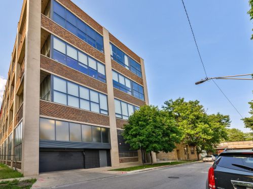 1800 Grace St, Chicago, IL 60613-2724