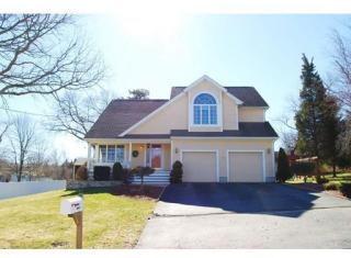 4 Betsy Dr, Bristol RI  02809-4554 exterior