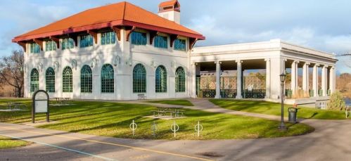 1390 Carling Dr, Saint Paul MN 55108-4202 exterior