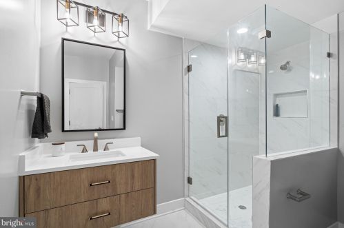 6714 Van Fleet Dr, Mc Lean VA  22101-5140 exterior