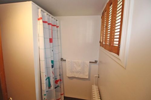 135 Gibbs Ave, Middletown RI 02840-2258 exterior