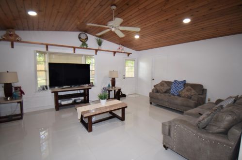 890 Walters Ter, Fort Pierce FL  34983-3987 exterior