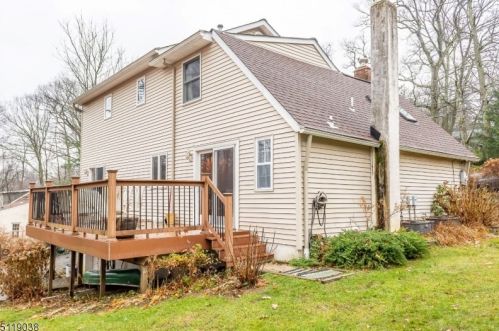 12 Oakwood Trl, Kinnelon NJ 07405-3115 exterior