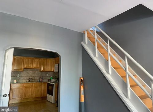 3722 9th St, Philadelphia, PA 19140-3121