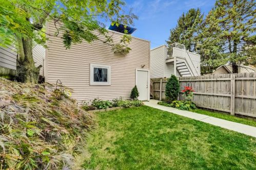 2100 Bingham St, Chicago IL 60647-4033 exterior