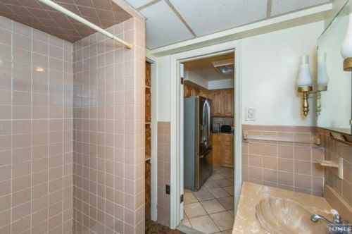 71 St, Union City NJ 07086-7101 exterior