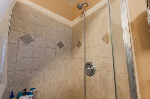 6343 Tripp Ave, Chicago IL 60646-4524 exterior