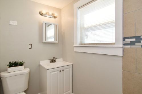 29 Marble St, Springfield MA 01105-2209 exterior