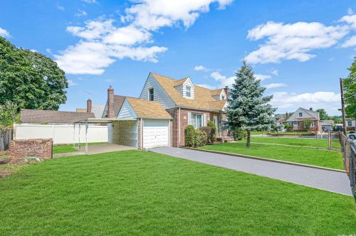 63 Hommell St, Valley Stream, NY 11580-1632