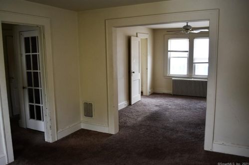 39 Clinton Ave, Norwalk CT 06854-1527 exterior