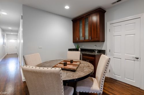 1512 Oakdale Ave, Chicago IL 60657-4011 exterior