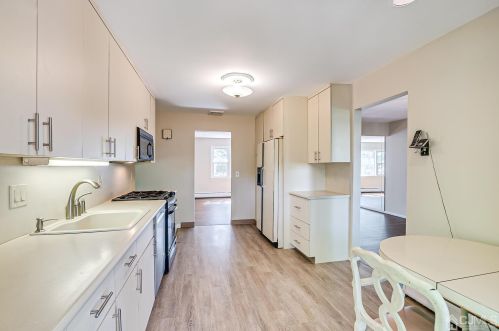 11 Falcon Dr, Edison NJ 08820-2759 exterior