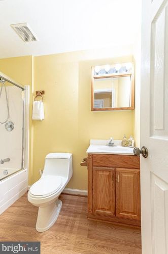 7712 Midday Ln, Alexandria VA 22306-2758 exterior