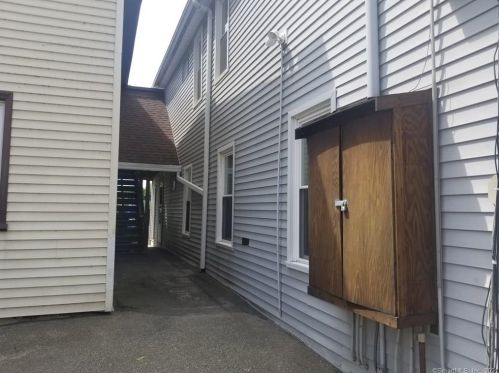 10 Lafayette St, Derby CT 06418-1706 exterior