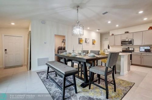 916 Bent Creek Dr, Fort Pierce FL  34947-1330 exterior