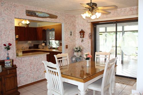 372 Carter Ave, Fort Pierce FL 34983-2998 exterior