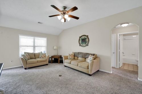 327 Cpe Conroe Dr, Montgomery TX 77356-5718 exterior