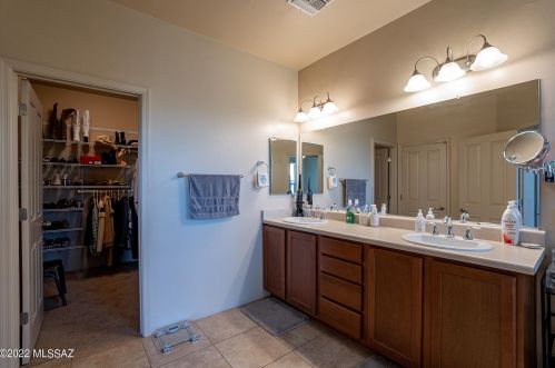 150 Castlefield Cir, Tucson AZ  85704-5783 exterior